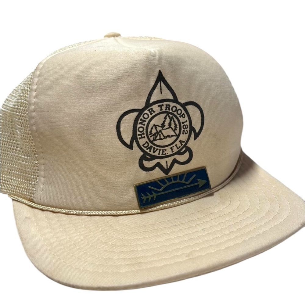 Honor VINTAGE BOYSCOUT Troop Beige Trucker Hat WITH ENAMEL ARROW PIN